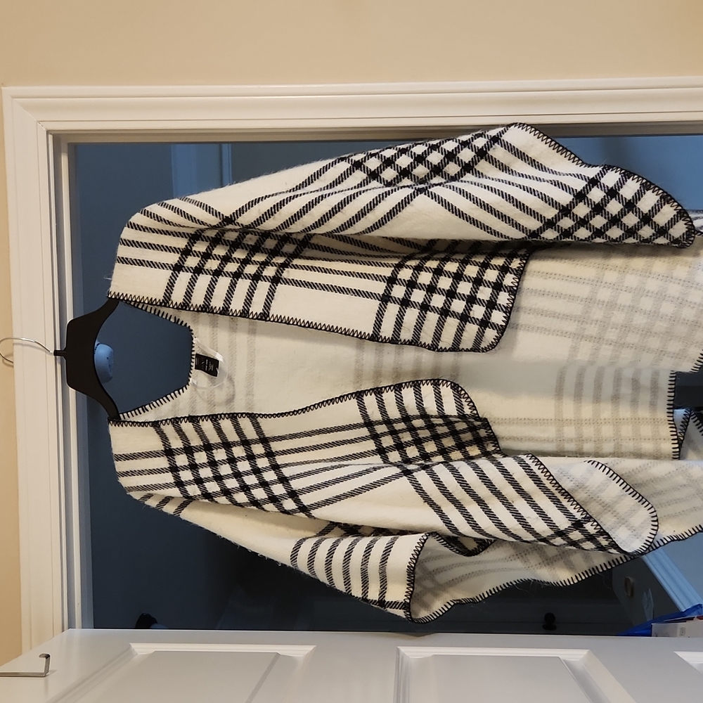 Beautiful Black and Off White Wrap